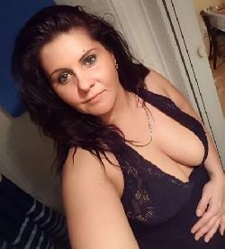 Girlfriendsex, knutschen, 69, Slow-Sex, Schmusen, Stellungswechsel   Busenerotik, Dildospiele, Masturbation, Striptease, Massagen, Fuß-/Schuherotik. . . bis zur Extase. Std 100 euro, halbe std 60