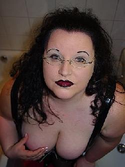- Facesitting für Geübte u. Anfänger - CBT (nicht extrem hart sondern gut dosiert) - Intimrasur (bei Ihn natürlich) ;-) - Reizstromspiele - einfühlsame Tantra - u. Lingammassagen - - Facesitting für Geübte u. Anfänger - CBT (nicht extrem hart sondern gut dosiert) - Intimrasur (bei Ihn natürlich) ;-) - Reizstromspiele - einfühlsame Tantra - u. Lingammassagen -